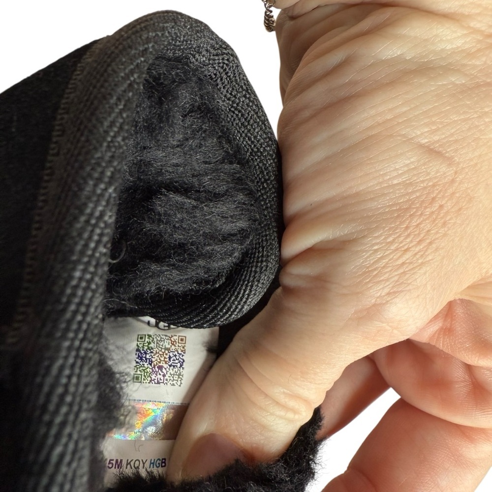 UGG Kids Jona Boot in Black size Youth 8 - Picture 8 of 9